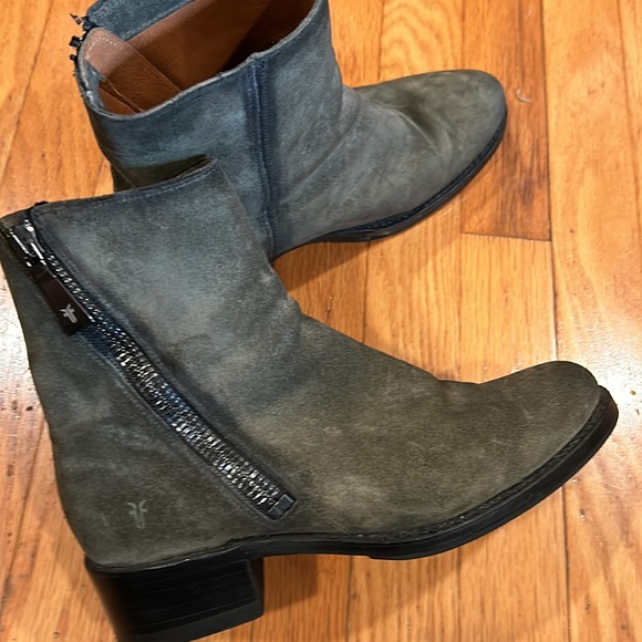 Frye Boots. Army Green color. Unusual color but so pretty. Leather size 8 - Picture 5 of 7